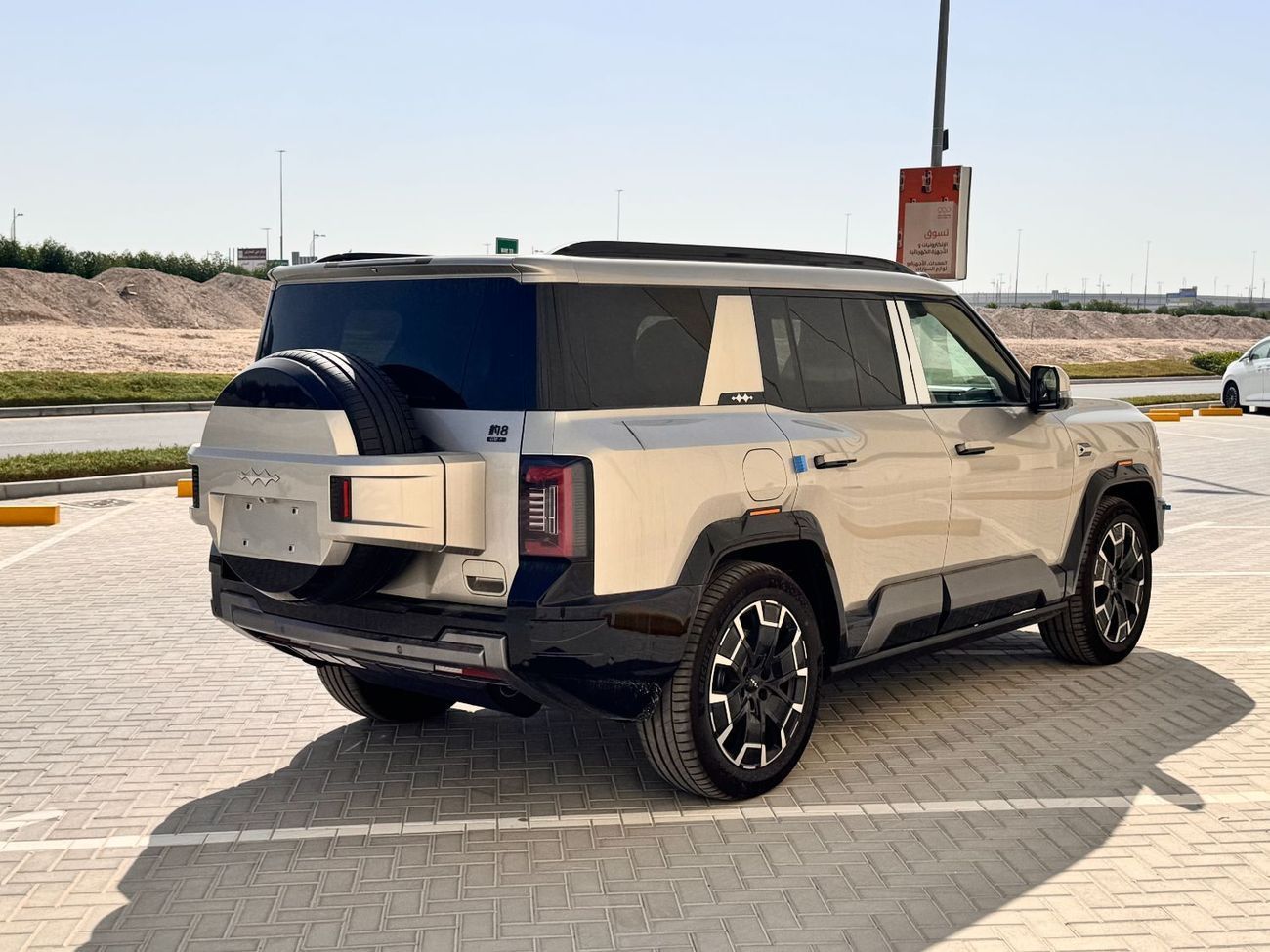 بي واي دي ليوبارد 8 BYD Leopard 8 Smart and Brave Flagship Edition - 7 Seats - Electric Side Step -  2025 Brand New - Wi