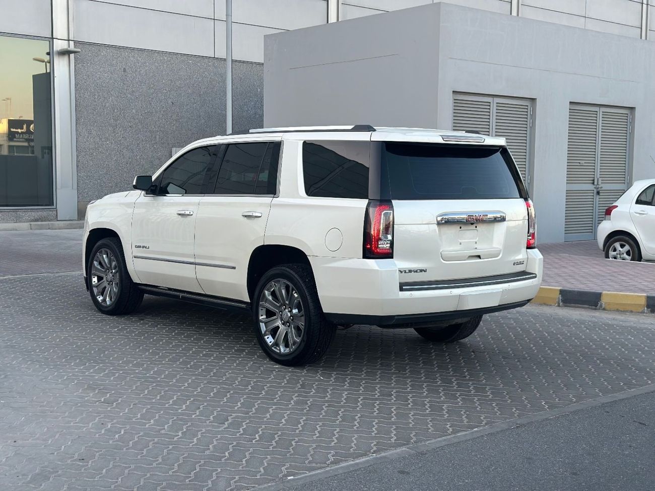 GMC Yukon Denali 6.2L (8 Seater)