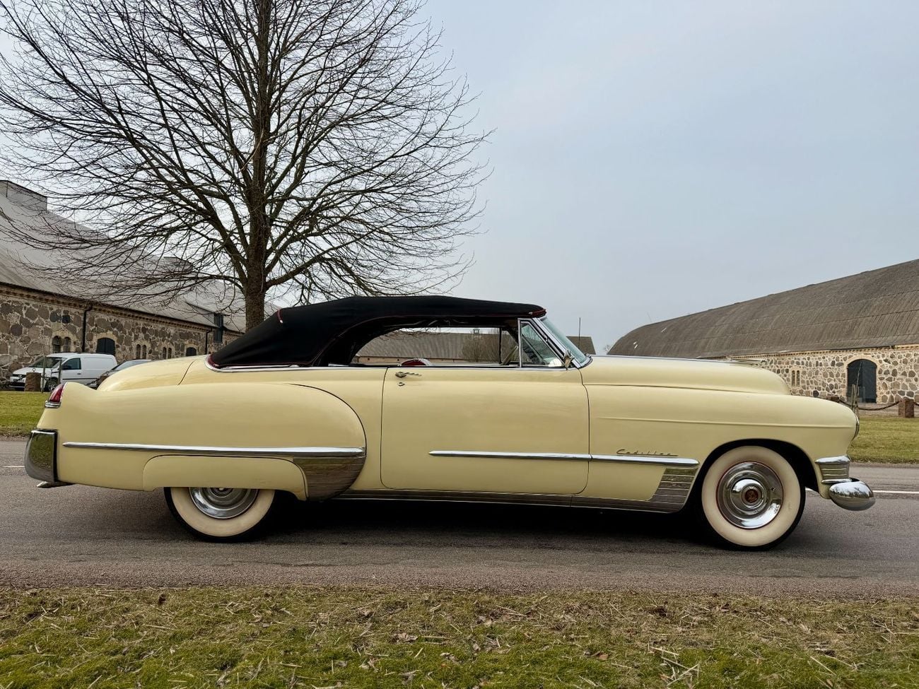 كاديلاك سيريس 62 1949 Cadillac Series 62 Convertible – Fiesta Ivory – Red Leather – Matching Numbers – Collector Grad