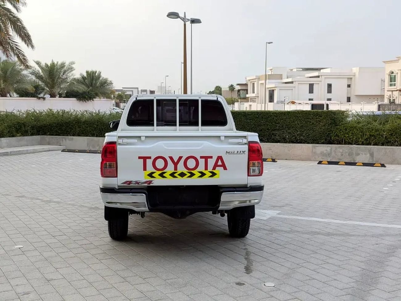 Toyota Hilux GL 2.7 L 4X4 Automatic - Original paint - GCC Specs Dual Cab Pickup