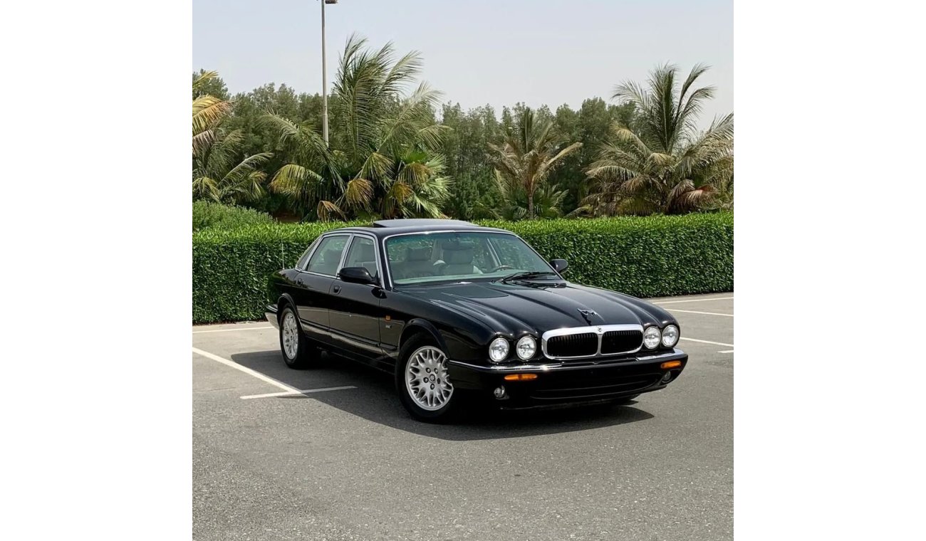 جاغوار XJ8 السياره بحاله ممتازه جدا لا تحتاج إلى أي مصاريف