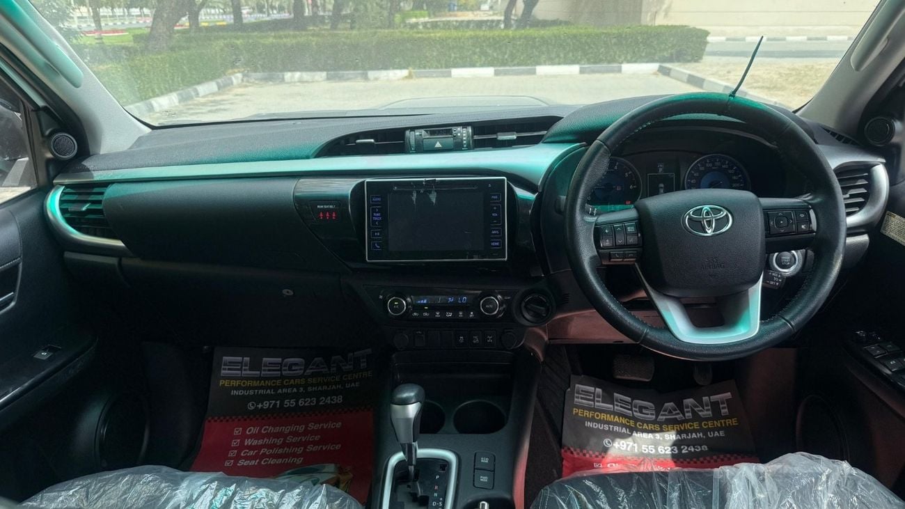 تويوتا هيلوكس SR5