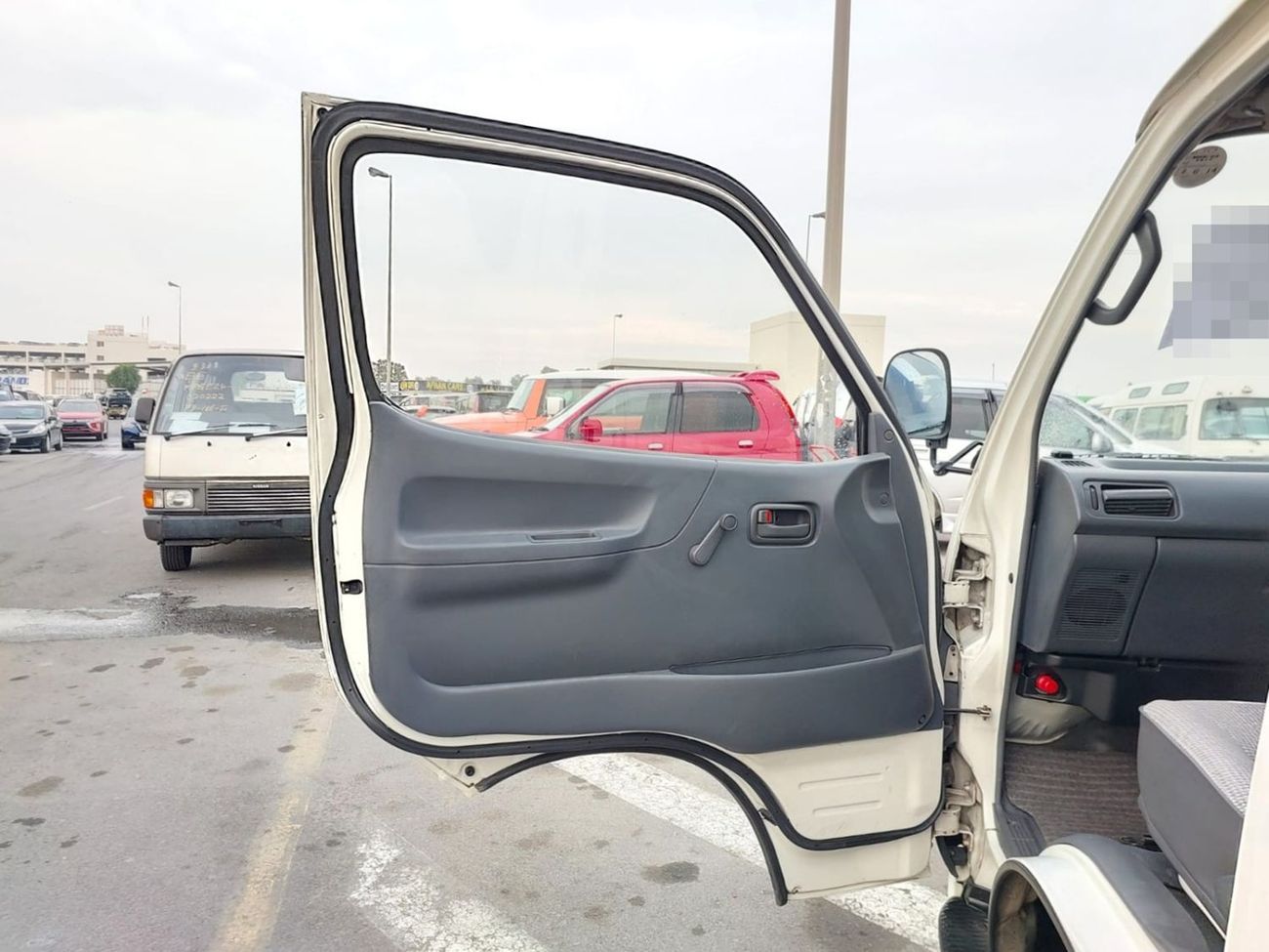 Toyota Hiace TOYOTA HIACE VAN RHD 1994  MODEL 2.7 L DIESEL AUTOMATIC(PM01681)