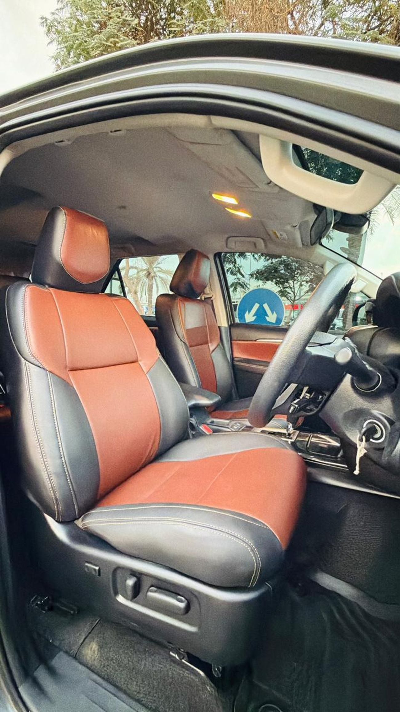 تويوتا فورتونر LEGENDER BODY KIT INSTALLED | LEATHER SEATS | PARKING SENSORS | 2.8L | AUTO | POWER WINDOWS