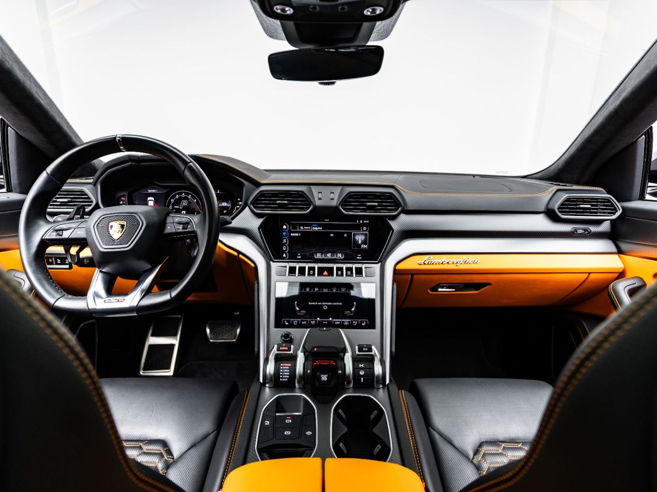 Lamborghini Urus STD 4.0T V8 2022 Lamborghini Urus, October 2026 Lamborghini Warranty, Full Service History, Low KMs,