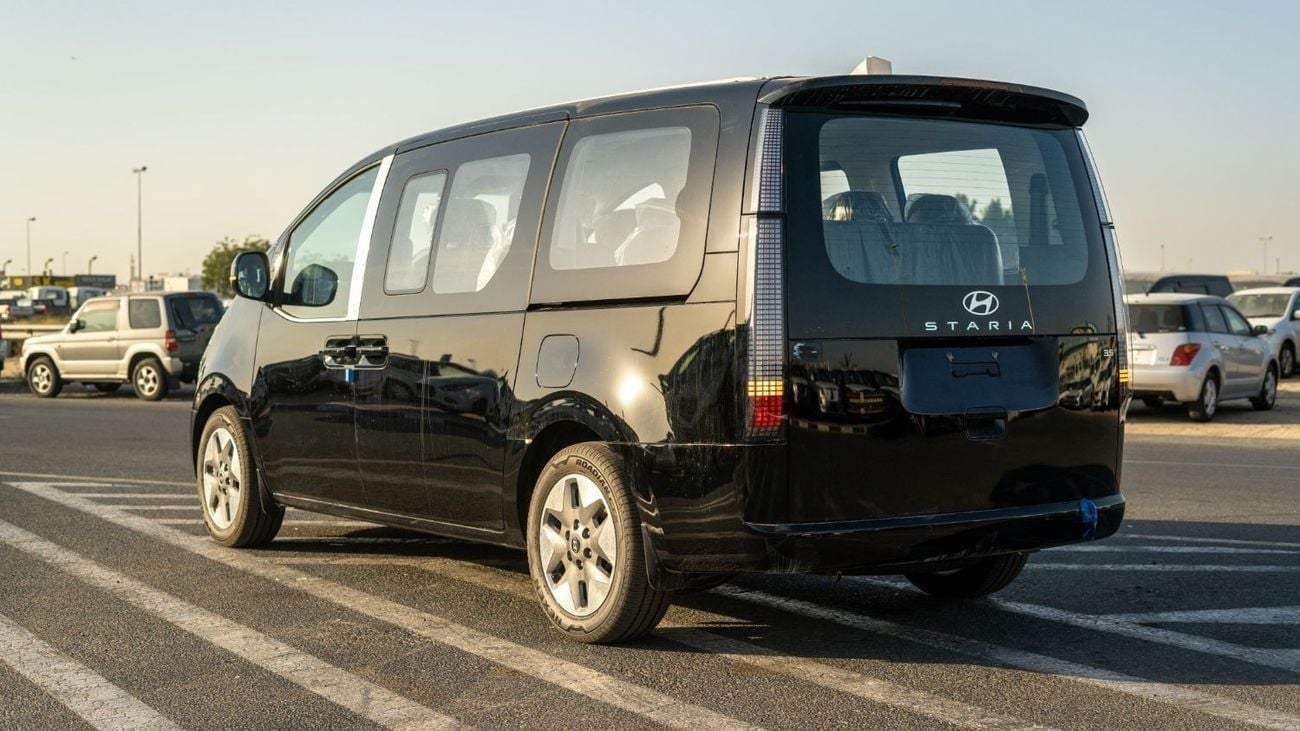 Hyundai Staria COMFORT Premium 11-Seater Mid Option Panoramic Roof 2025YM