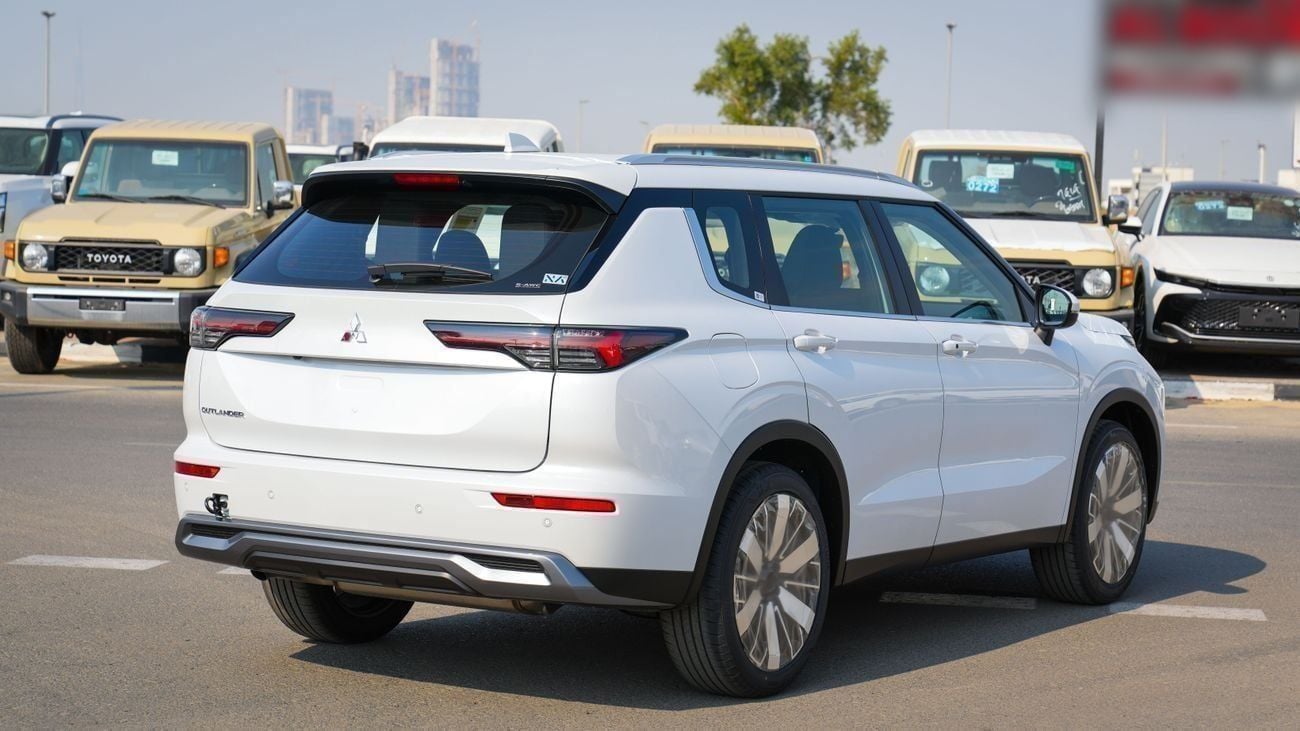 ميتسوبيشي آوتلاندر HIGHLINE ميتسوبيشي أوتلاندر 2026 – الفئة المتوسطة (G05) 2.5 لتر | SUV بسبعة مقاعد | مواصفات الخليج |