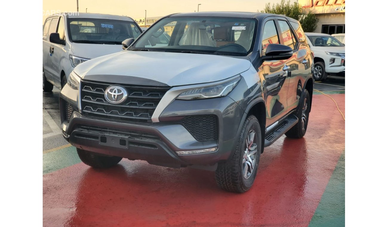 تويوتا فورتونر Toyota Fortuner GX A/T 4X2 2.7L V4 2022 Model Gray Color