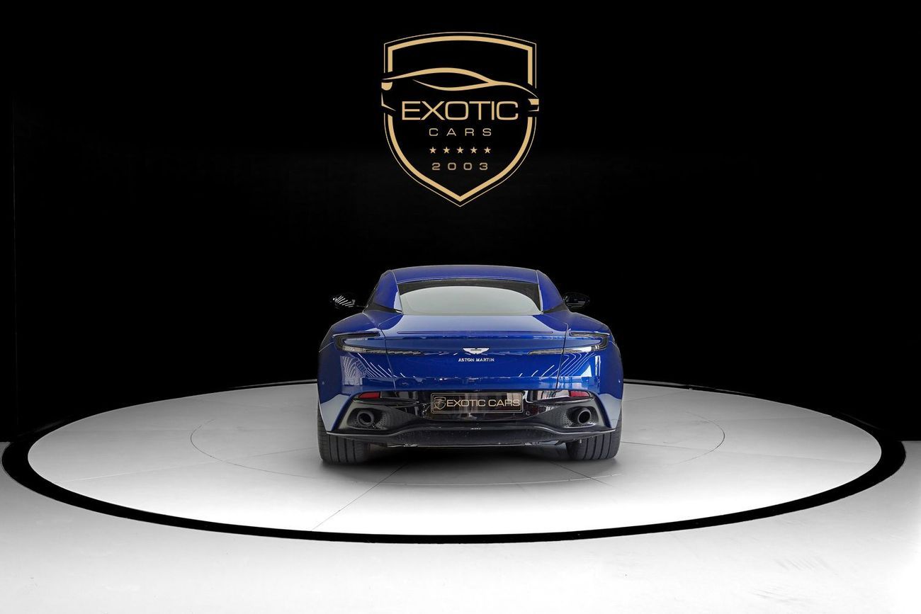 أستون مارتن DB11 Std 5.2L
