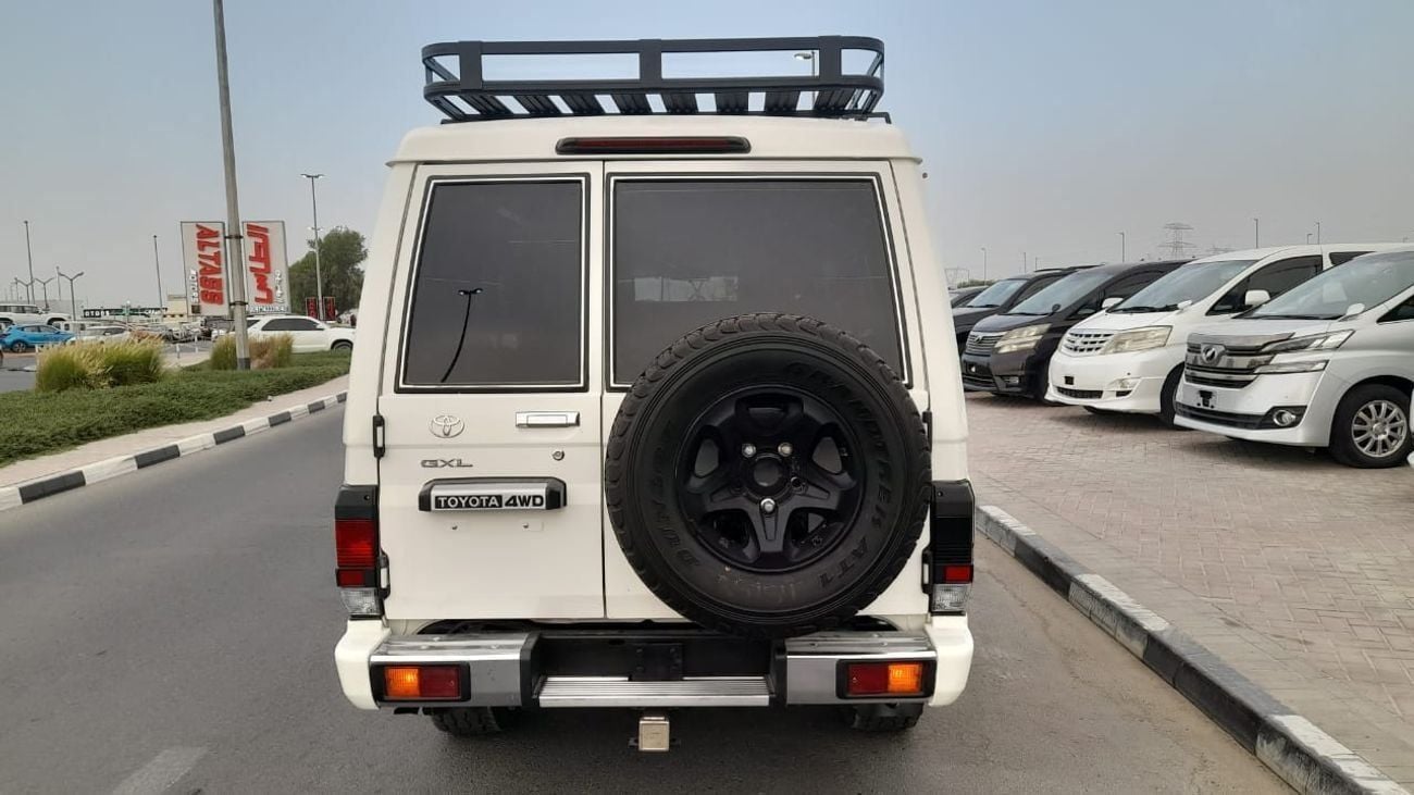 تويوتا لاند كروزر Right-Hand drive 3 door troop carrier V8 1VD diesel manual