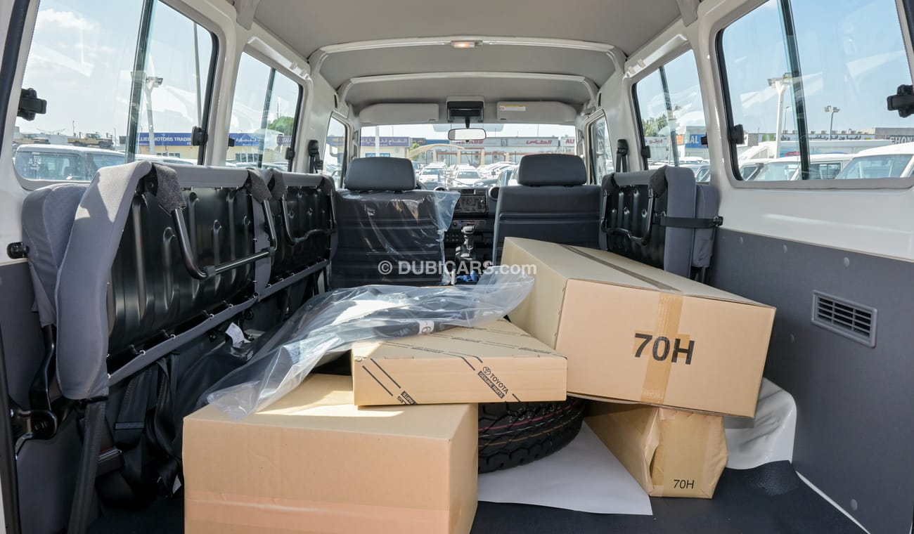 Toyota Land Cruiser 70 4.0L. V6. A/T