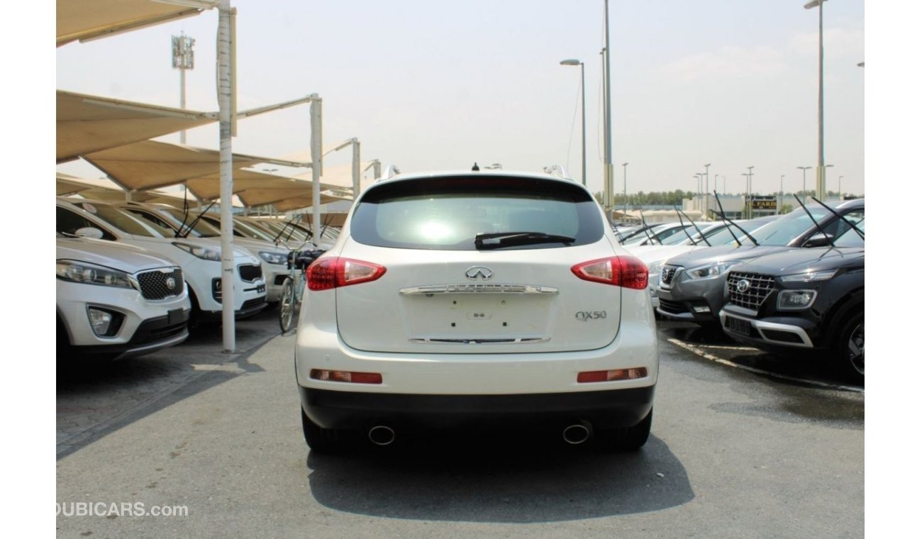 Infiniti QX50 Luxury Sport ACCIDENTS FREE -GCC-  CAR IS IN PERFECT CONDITION  INSIDE AND OUTSIDE