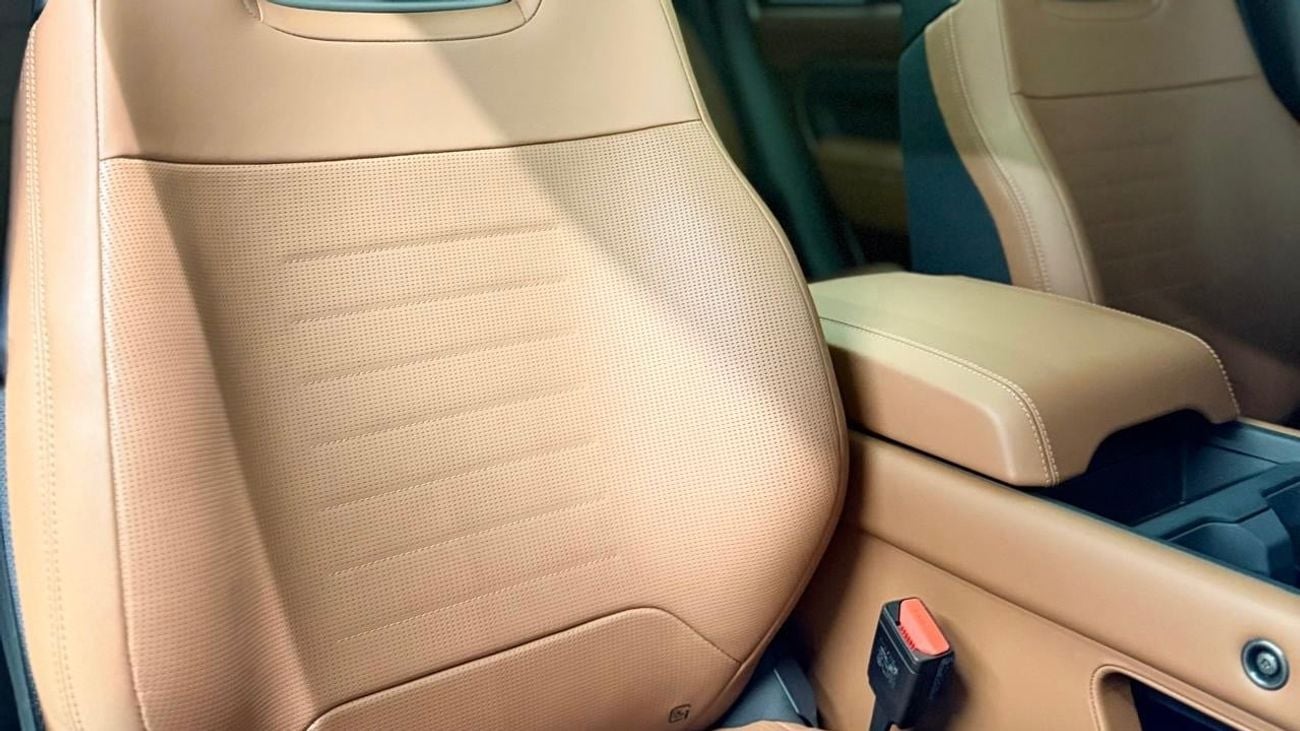 لاند روفر ديفندر 110 P635 OCTA V8