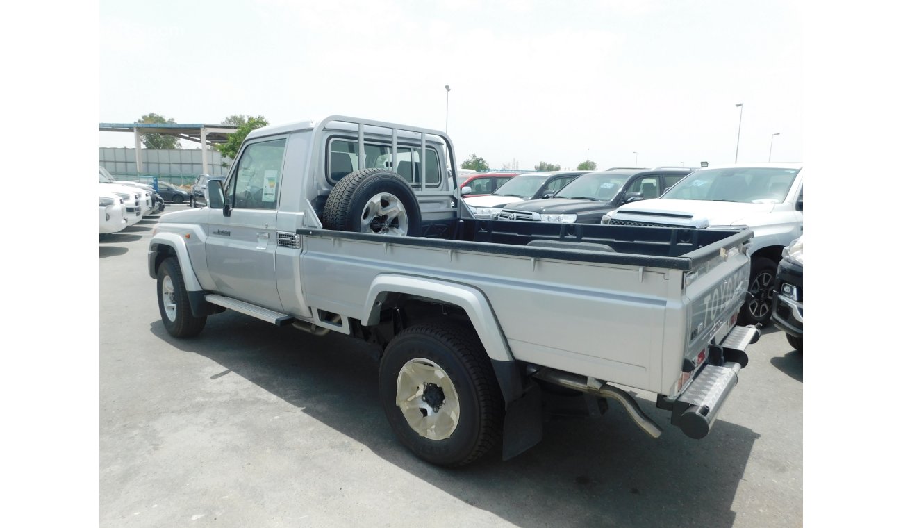 Toyota Land Cruiser Pick Up 79 SINGLE CAB PICKUP LX V8 4.5L DIESEL MANUAL TRANSMISSION WITH WINCH