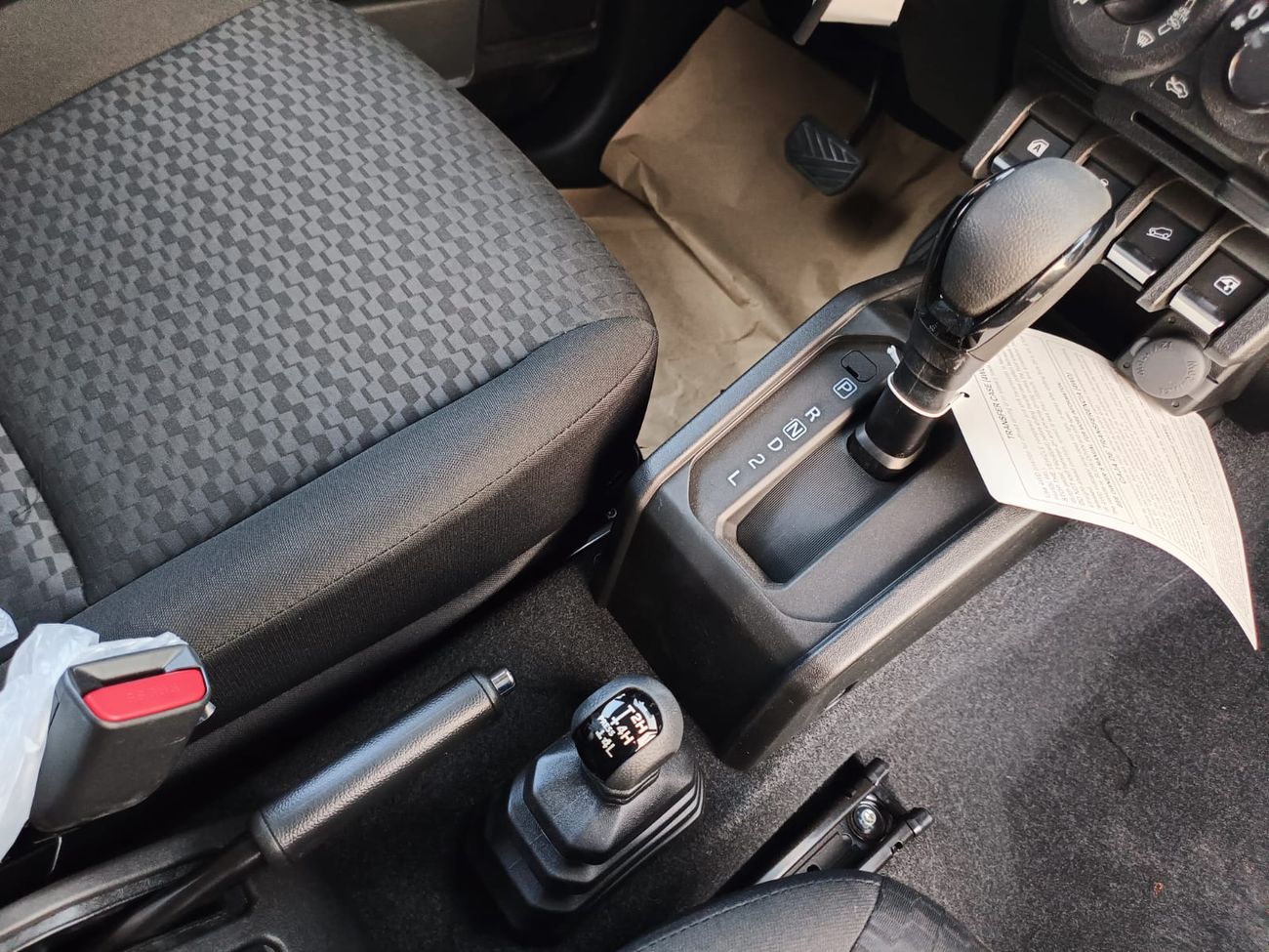 سوزوكي جيمني 1.5L 4CY Petrol, 15" Alloy Rims, All Grip off Road / 4WD (CODE # 67750)