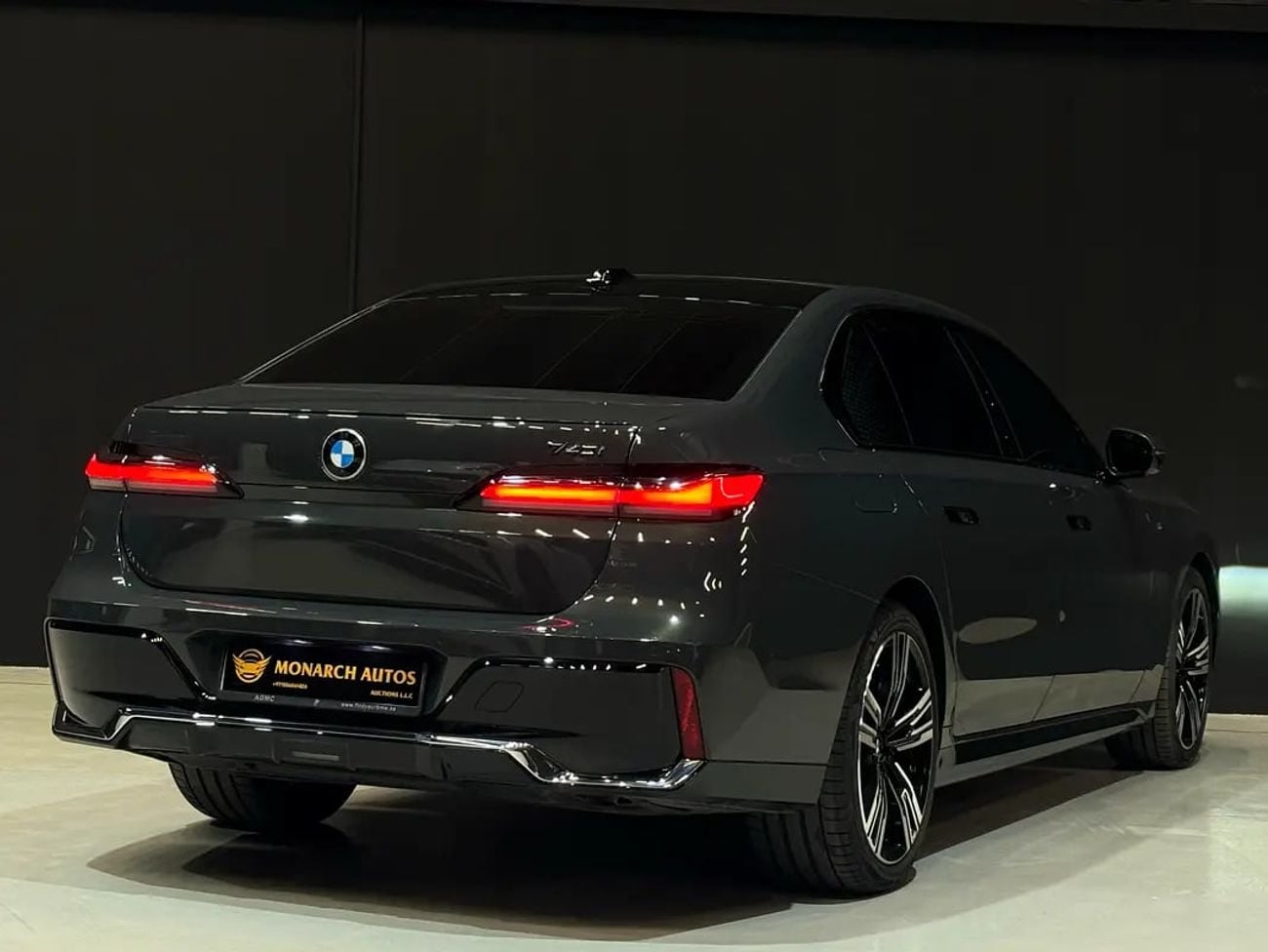 بي أم دبليو 740i 740i MSPORT | GCC SPEC | WARRANTY