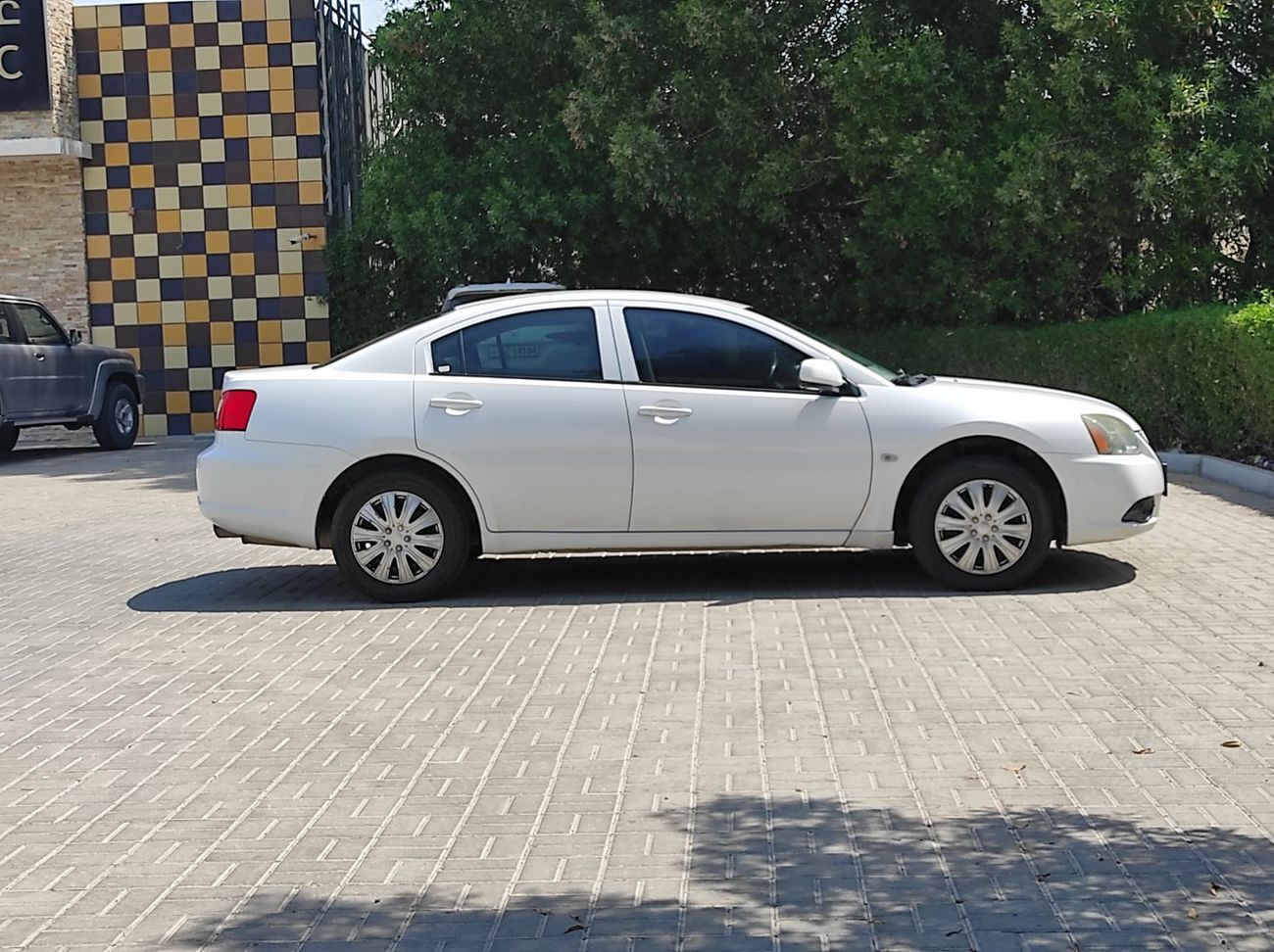 Mitsubishi Galant GLS 2.4L Mitsubishi Gallant 2011 Gcc V4 full automatic
