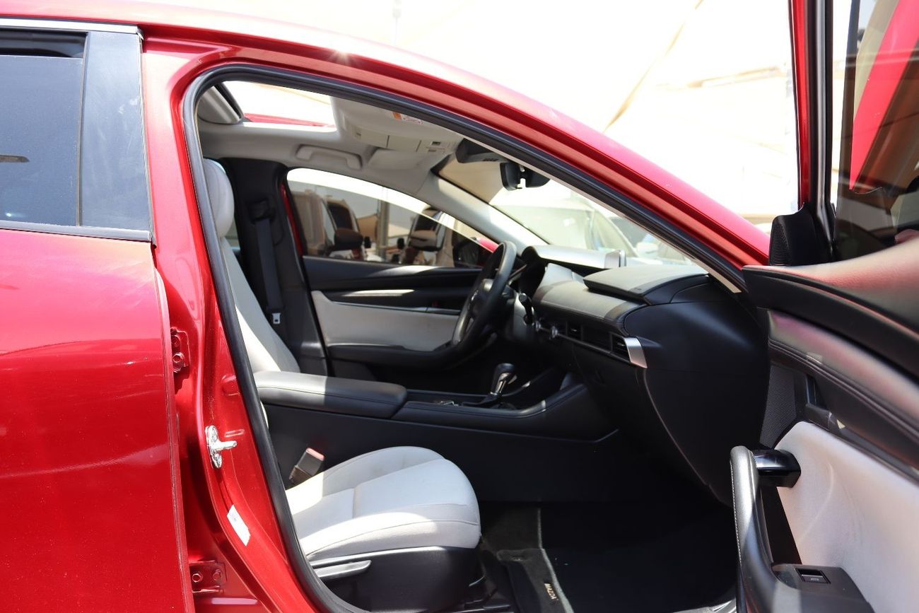 Mazda 3 V ACCIDENTS FREE - GCC - ENGINE 1600 CC - SUNROOF - KEYLESS ENTRY AND START - ORIGINAL PAINT - PERFE