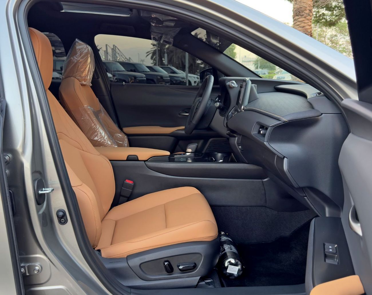 لكزس UX300h Premier 2.0L