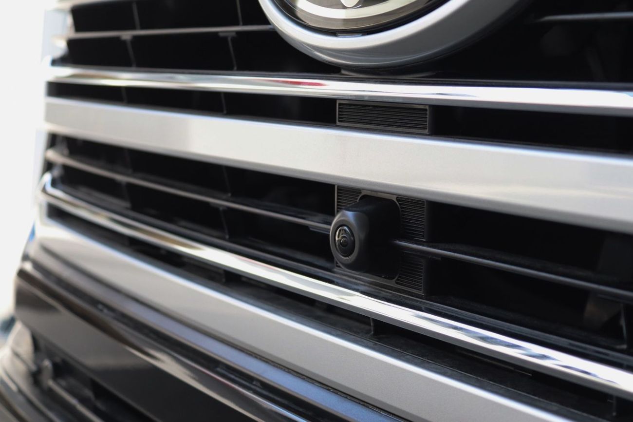 Toyota Land Cruiser 300 VX-HIGH  3,3 TWINTURBO DIESEL VX-HIGH FULLY LOADED **التصدير فقط خارج الخليج**