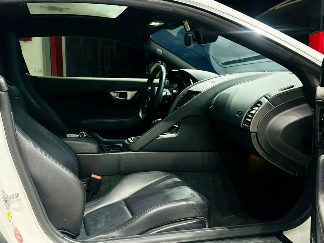 Jaguar F Type FTYPE V6 SUPERCHARGED GCC SPECS FULL SERVICE HISTORY FULL ORIGINAL PAINT