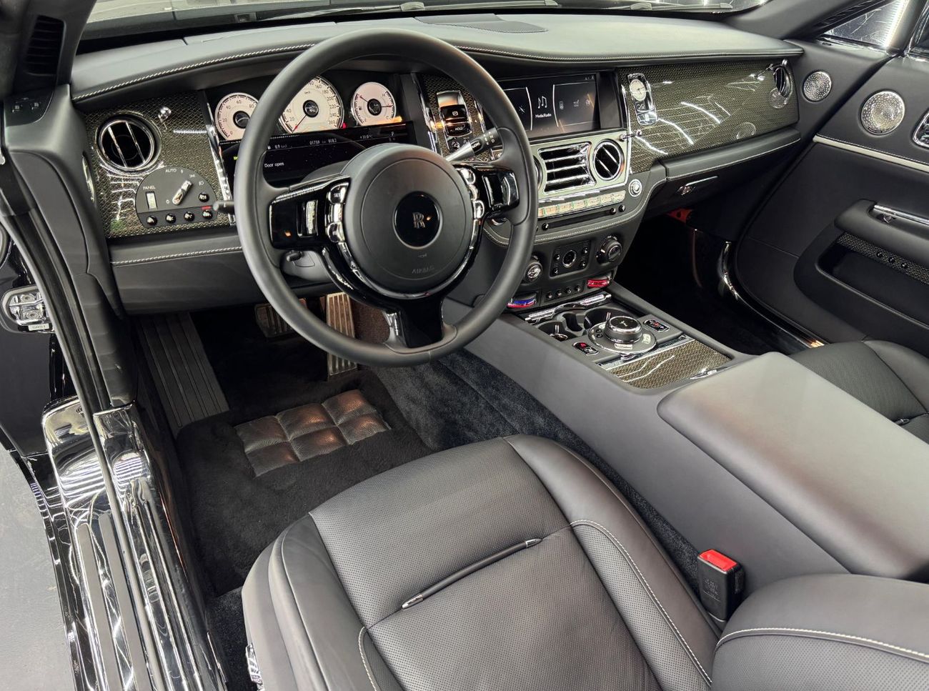 رولز رويس واريث Black Badge 6.6L (632 HP) 2023 Rolls Royce Wraith,  Warranty, Carbon Fiber Package, Very Low Kms, 63