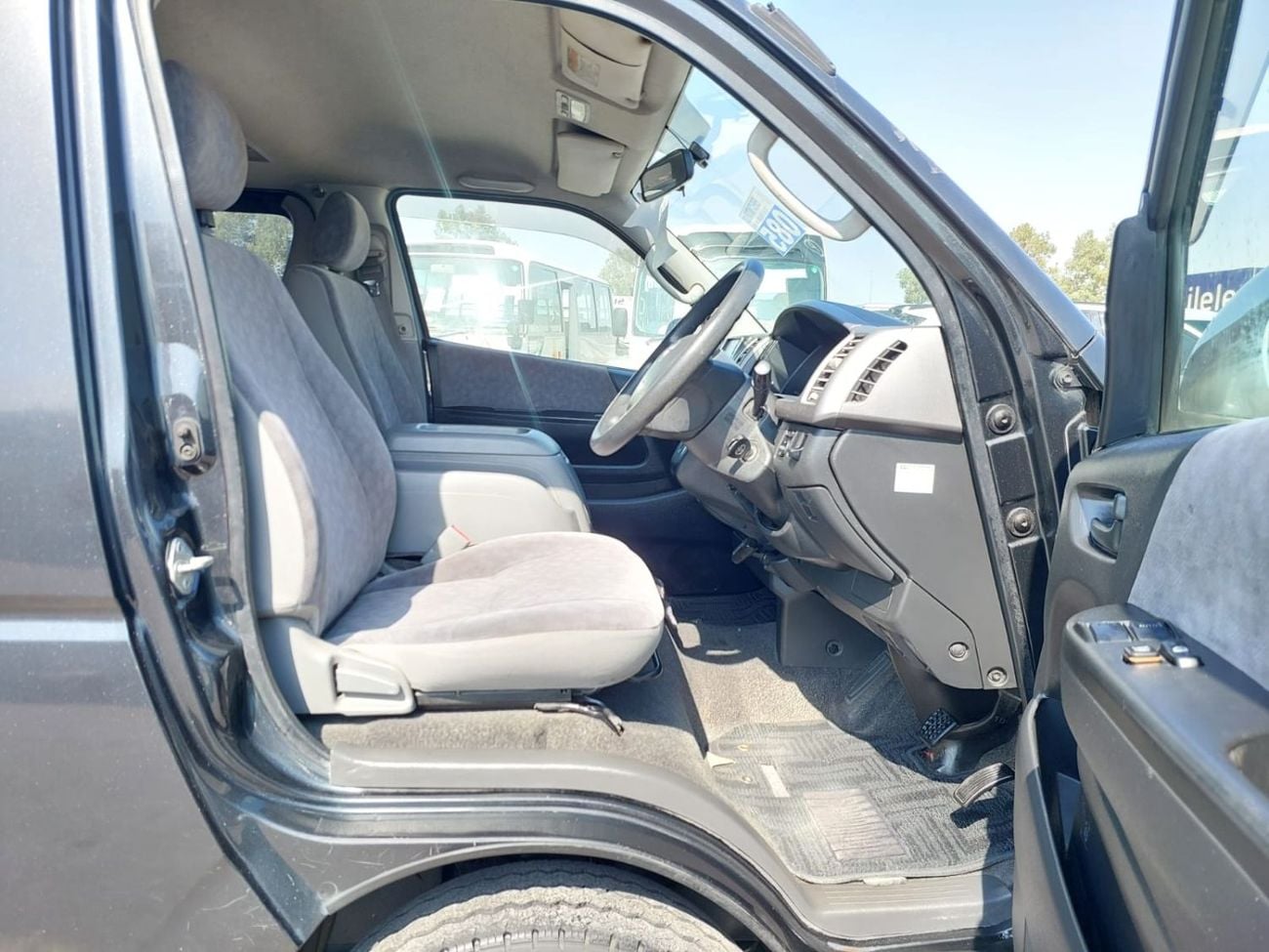 تويوتا هاياس (RAMADAN OFFER) TOYOTA HIACE VAN RHD 2005 MODEL 2.0 L PETROL AUTOMATIC(PM26783)