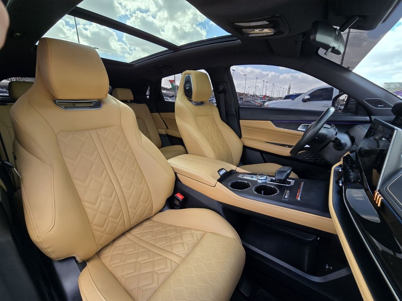 Changan Uni K 2.0T Elite CHANGAN UNI-K 2024 GCC FSH // UNDER WARRANTY // 2 KEYS // PERFECT CONDITION