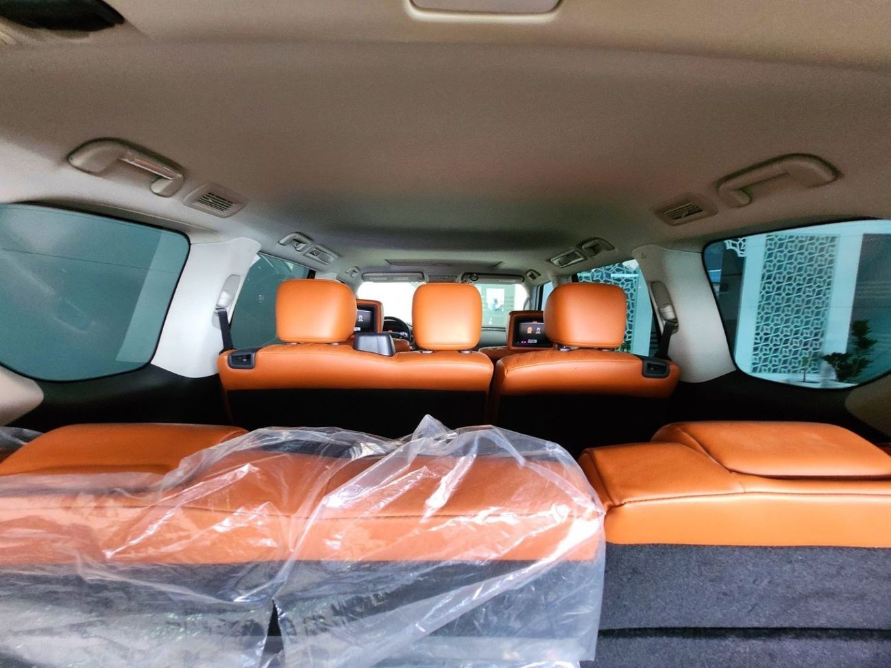 Nissan Patrol LE PLATINUM V8 5.6L-8CYL RADAR FULL OPTION - ORIGINAL PAINT - GCC SPECIFICATION