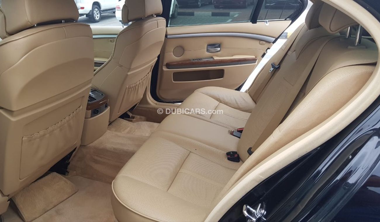BMW 750Li Bmw 750 model 2007 GCC car prefect condition full service full option low mileage