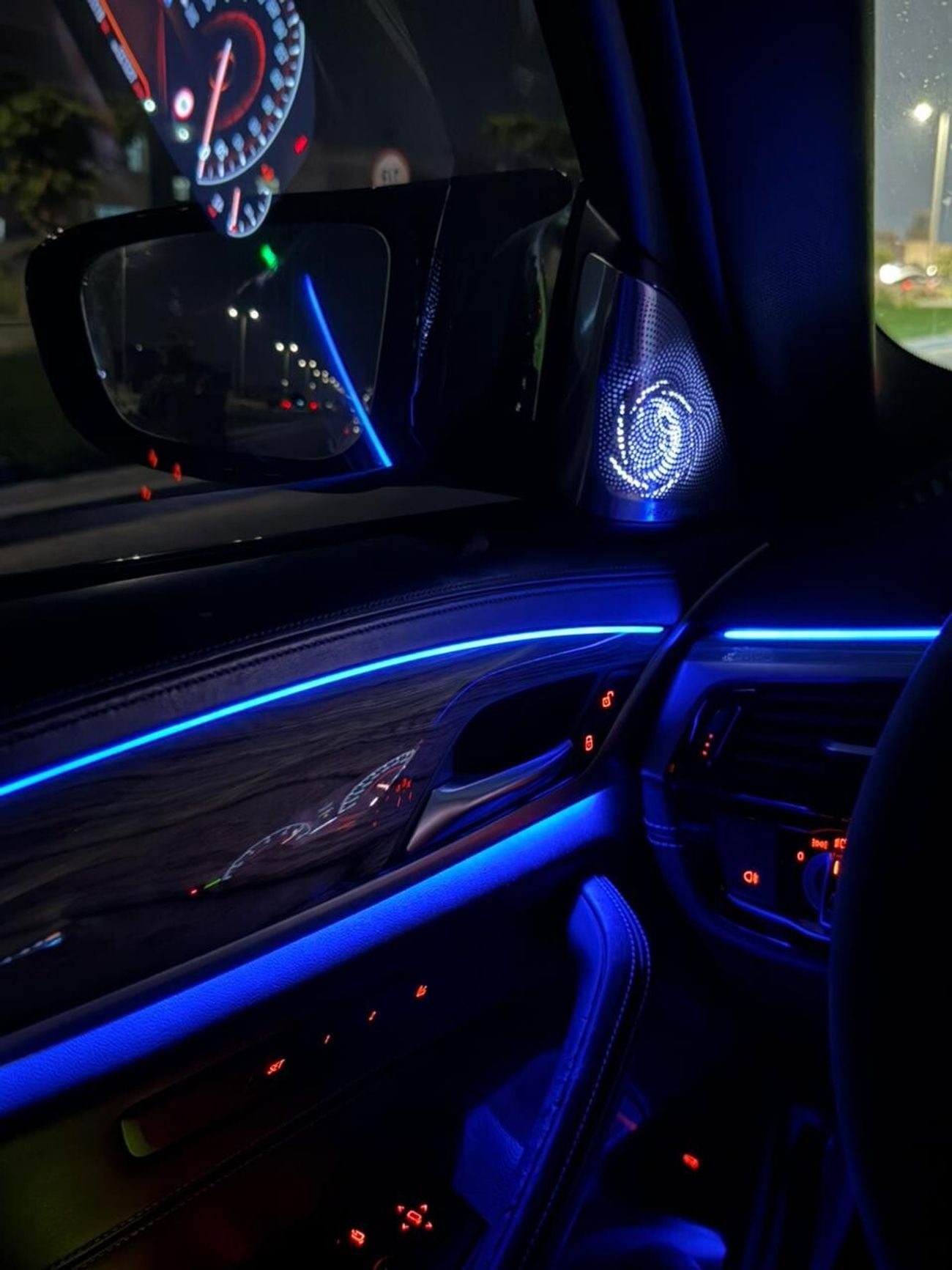 بي أم دبليو M550i Std 4.4L