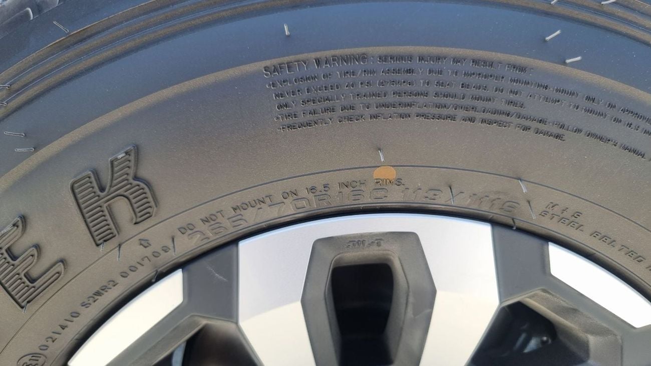 Toyota Land Cruiser Pick Up 4.0L V6 . 24-valve DOHC . VVT-i . DOHC. 16V . 5 Seater . 4 Door . Automatic . Four Wheel Drive