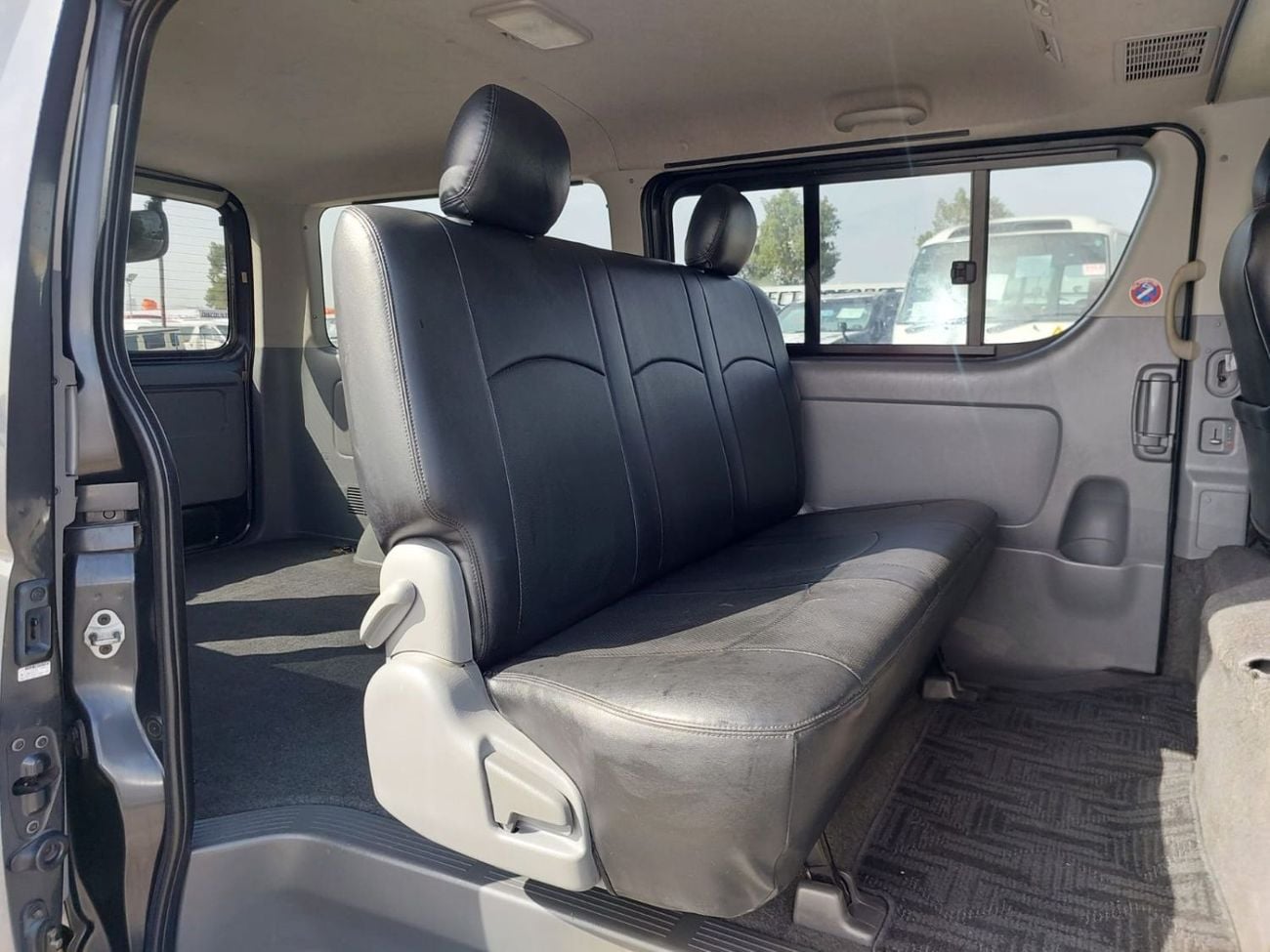 تويوتا هاياس TOYOTA HIACE VAN RHD 2004 MODEL 2.0 L PETROL AUTOMATIC(PM02513)