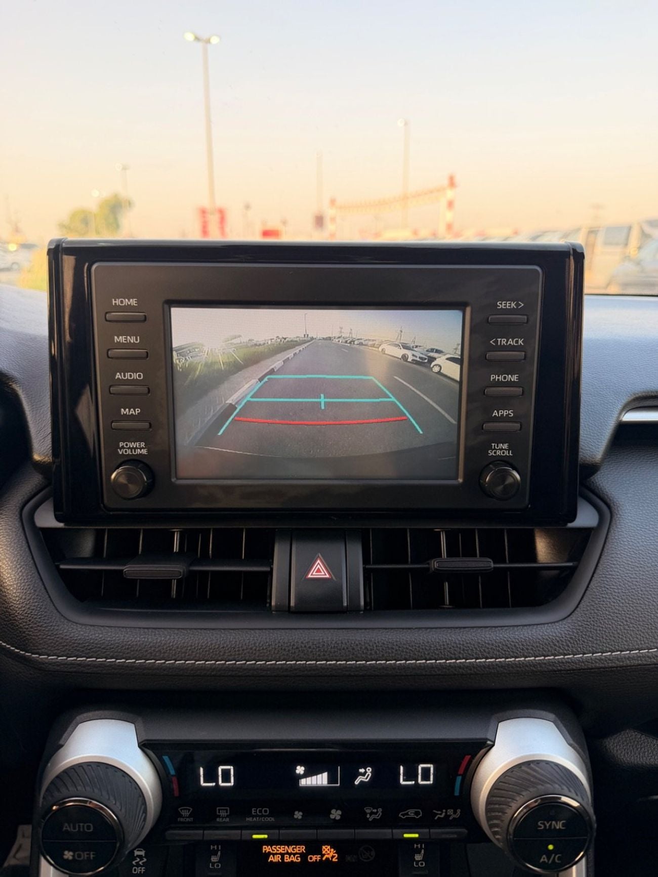 تويوتا راف ٤ XLE 4x4 Drive Full option/ sunroof, push start