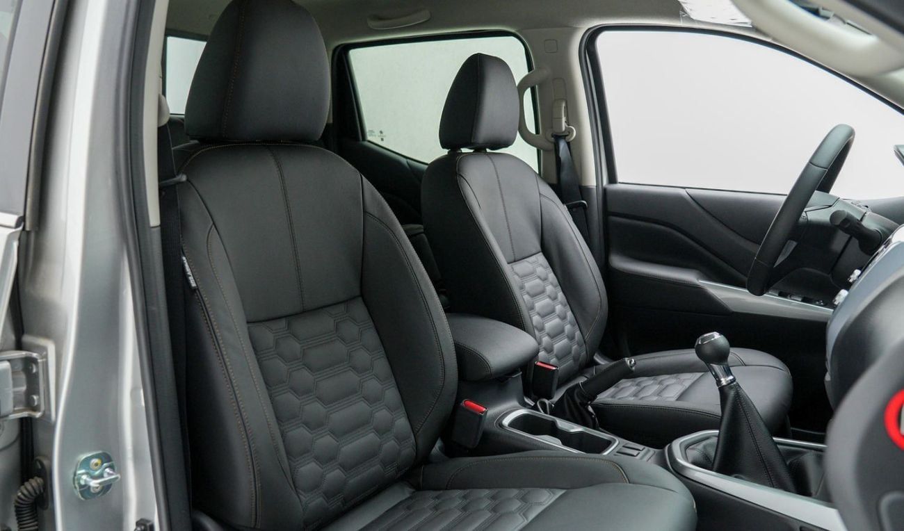 Nissan Navara ECT0043 - Nissan Navara LE Plus - DCab Pick Up - 2.4L Petrol Manual 4wd White