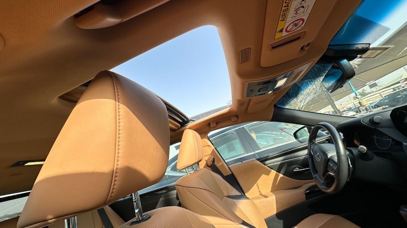 Lexus ES300h 2023 Lexus ES 300H - Black inside Brown