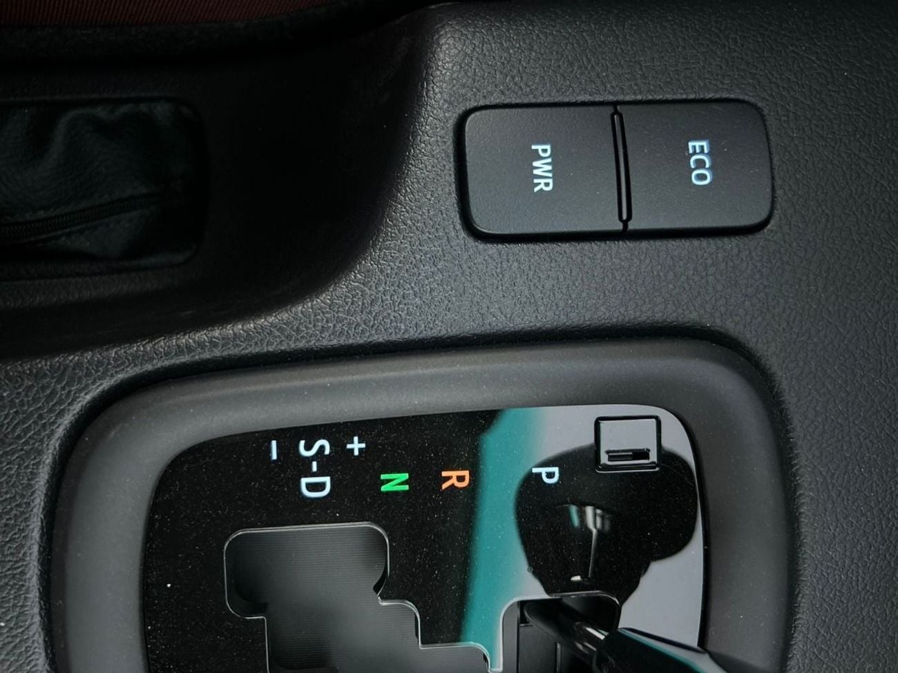 Toyota Hilux DLX 2.7L PTR OMAN AUTOMATIC BASIC