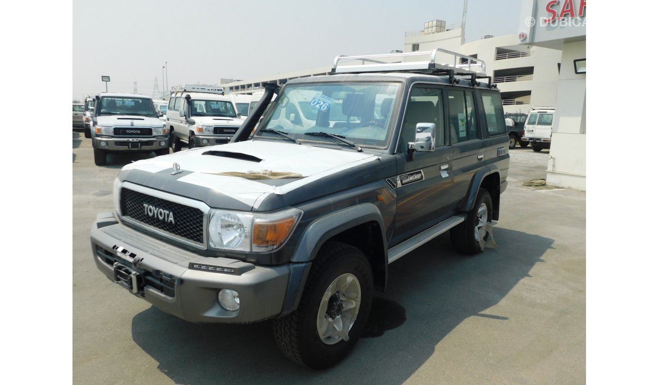 تويوتا لاند كروزر هارد توب 76 Hardtop LX Special V8 4.5L Diesel M/T Wagon