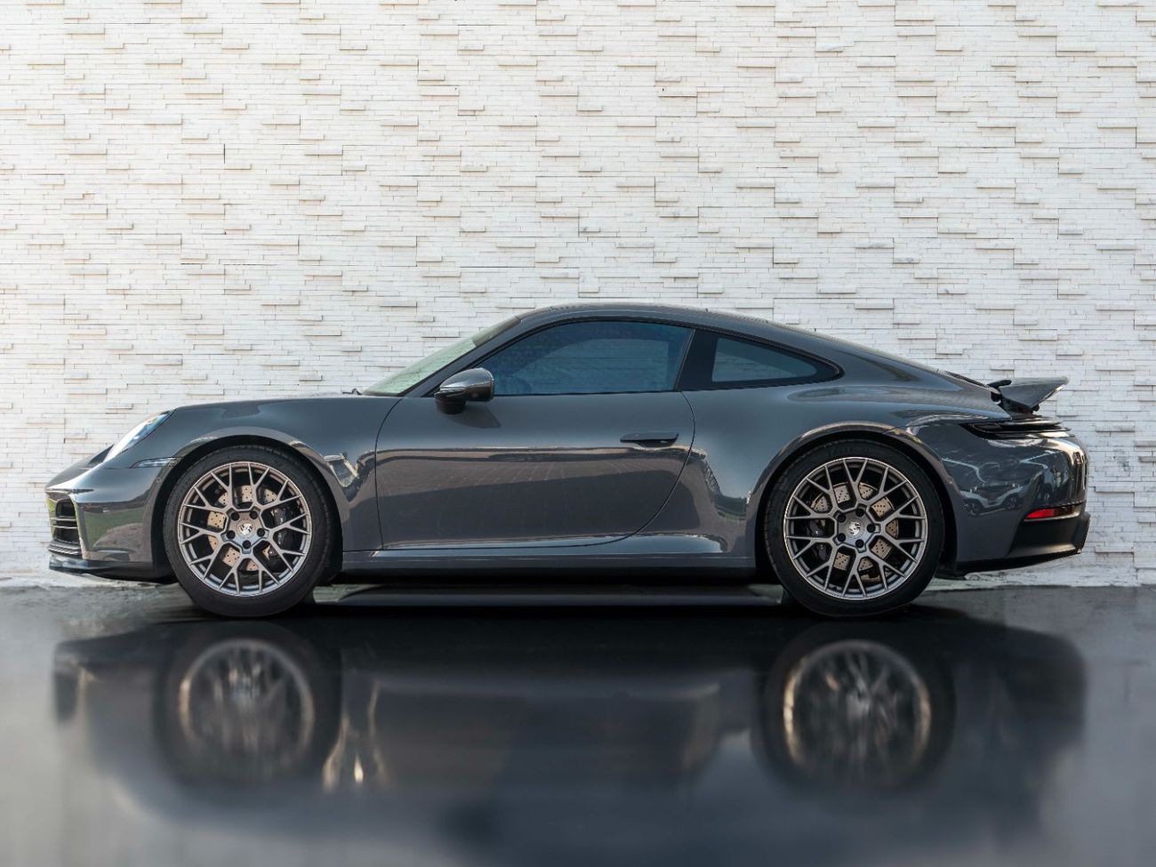 Porsche 911 Carrera 3.0L (444 HP) Coupe