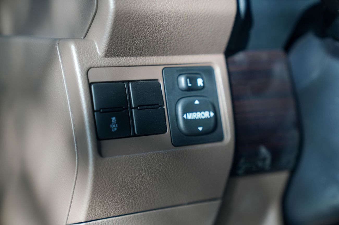 Toyota Land Cruiser 70 DX 2.8L TOYOTA LC76 2.8L T/DSL-E M/T