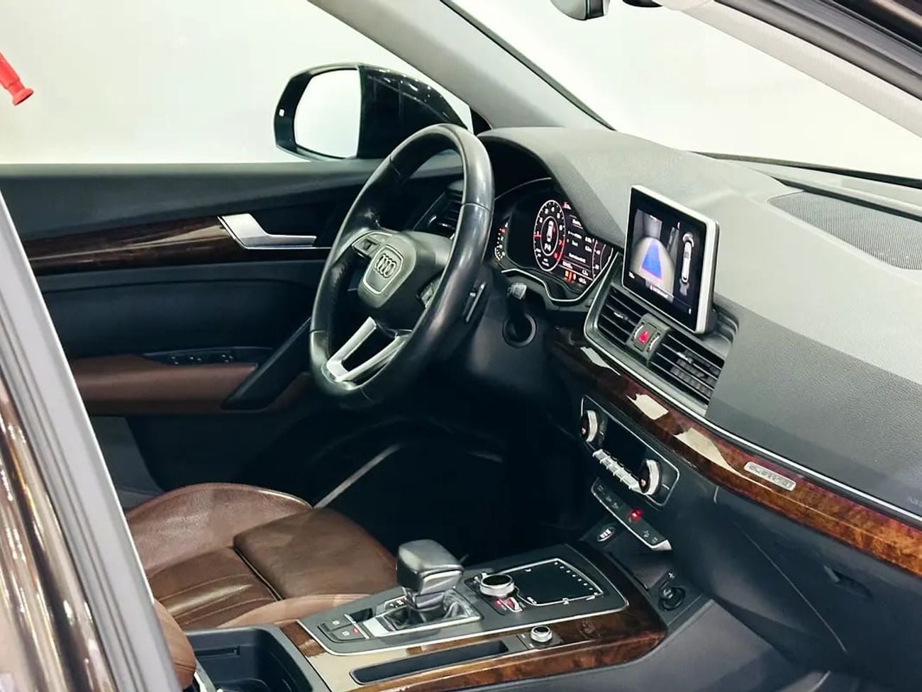 أودي Q5 45 TFSI Quattro Design 2.0L