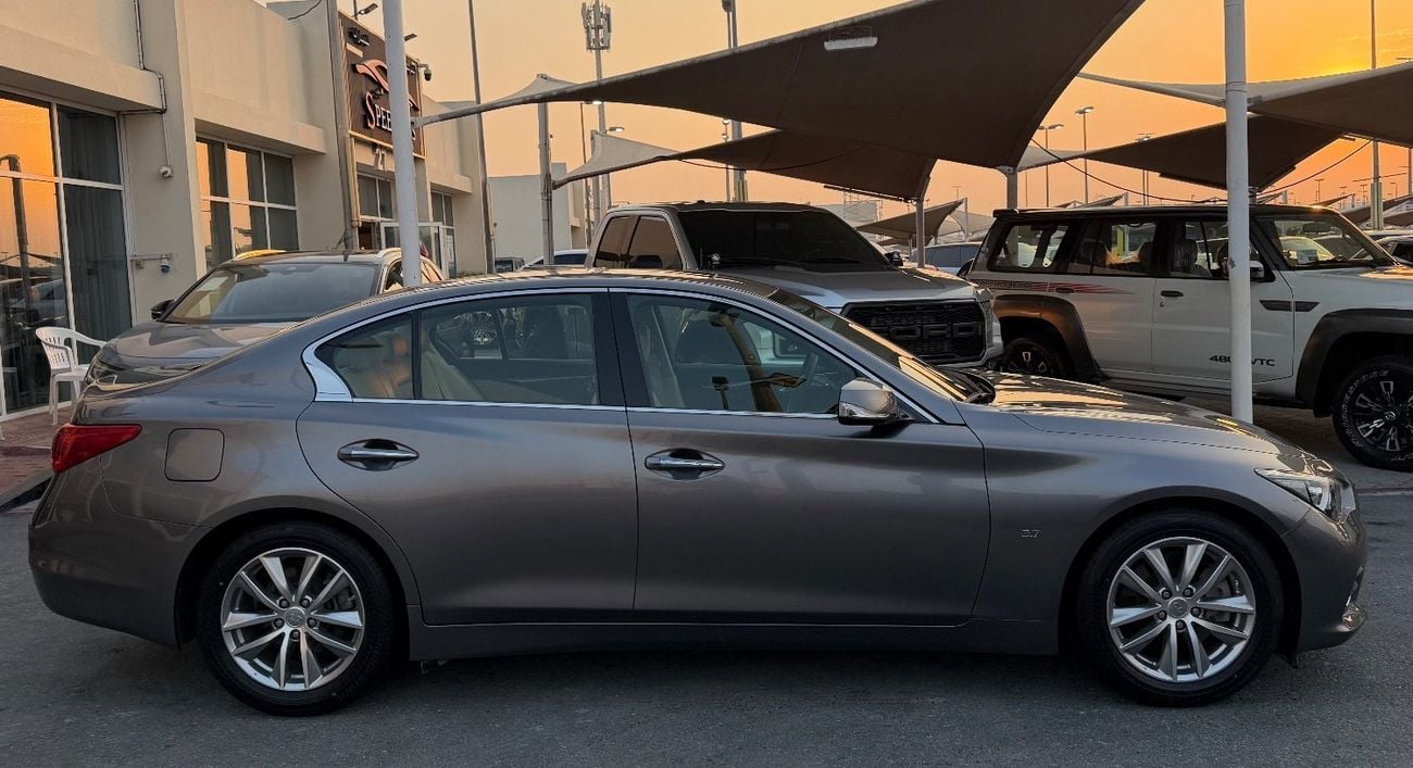 Infiniti Q50 Premium 3.7L