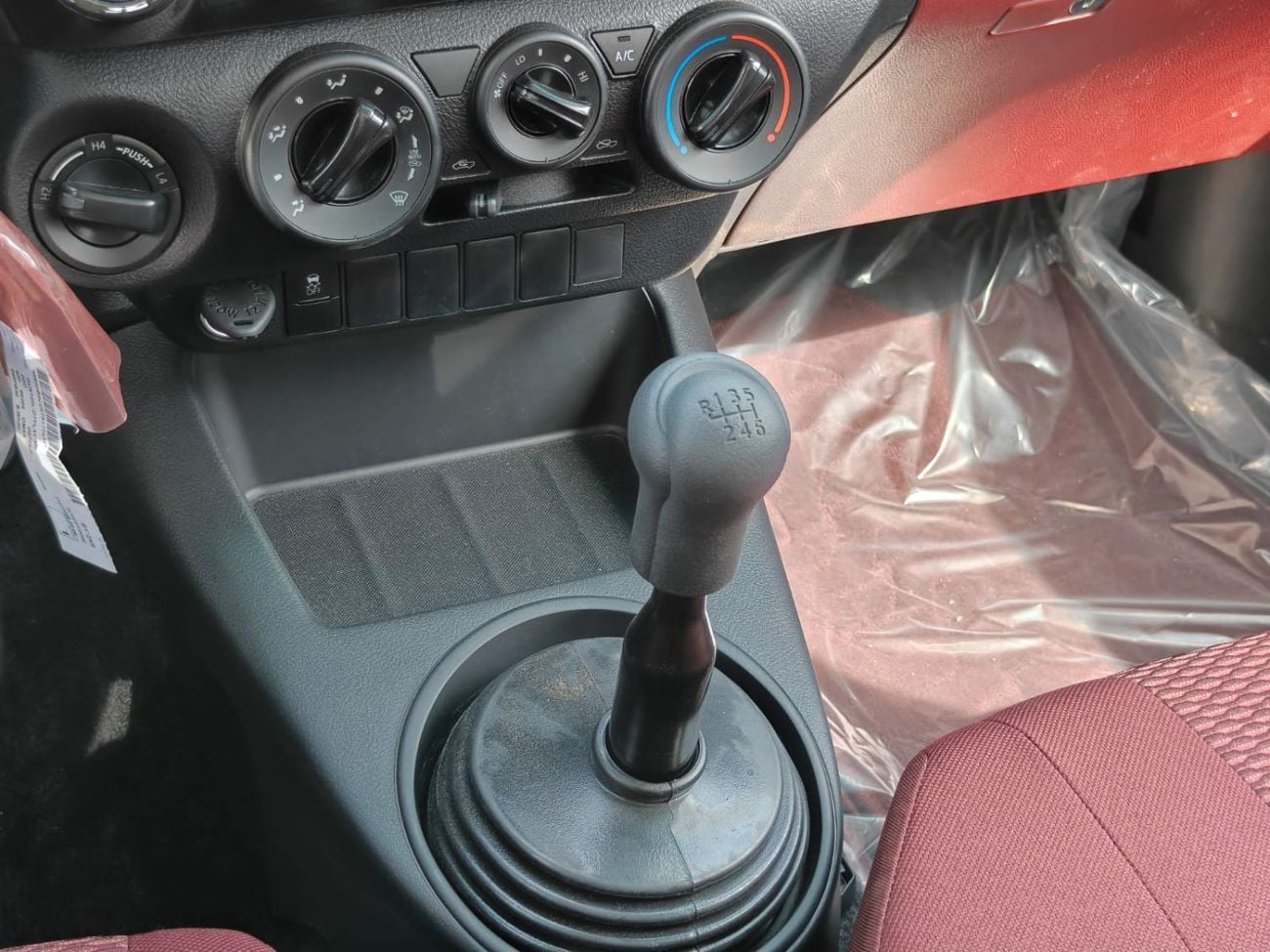 تويوتا هيلوكس 2026 Toyota Hilux white/red 2.4L diesel manual GCC spec mid option