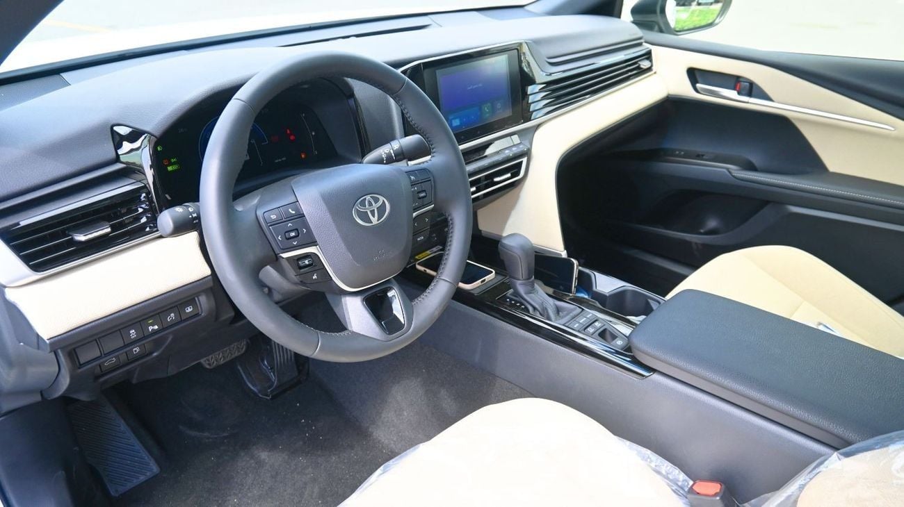 Toyota Camry E 2.5L Toyota Camry E-Plus 2.5L Hybrid, Model 2025, Color White