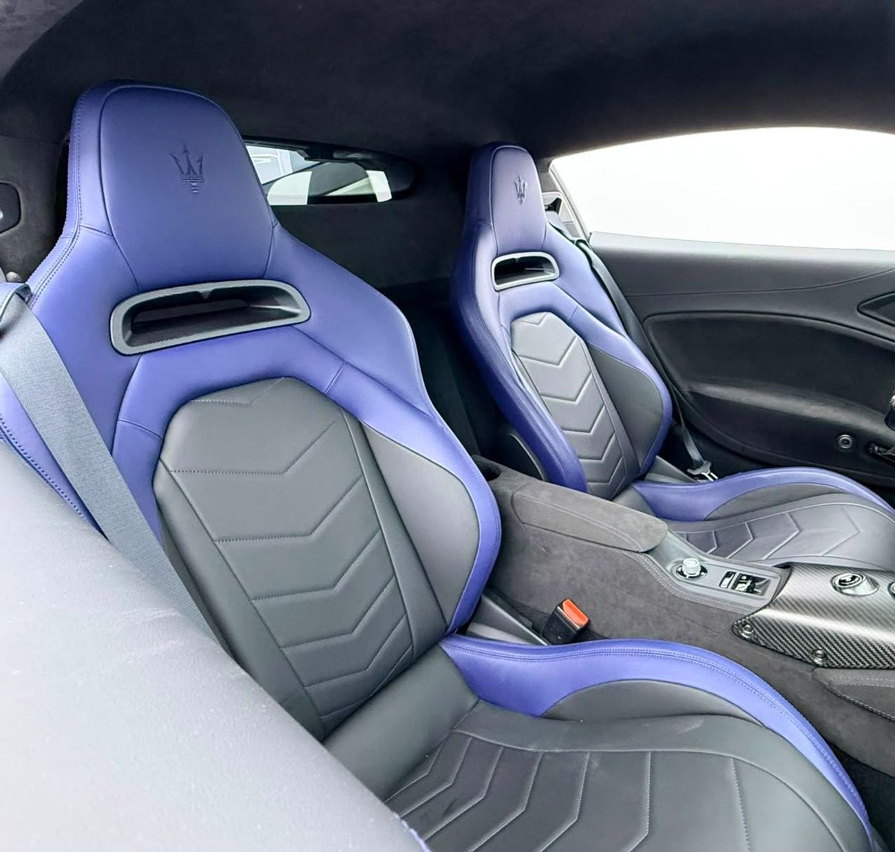 مازيراتي MC20 COUPE 2022 Maserati MC20, Warranty, Full Maserati Service History, Carbon Fiber Interior, Very Low K