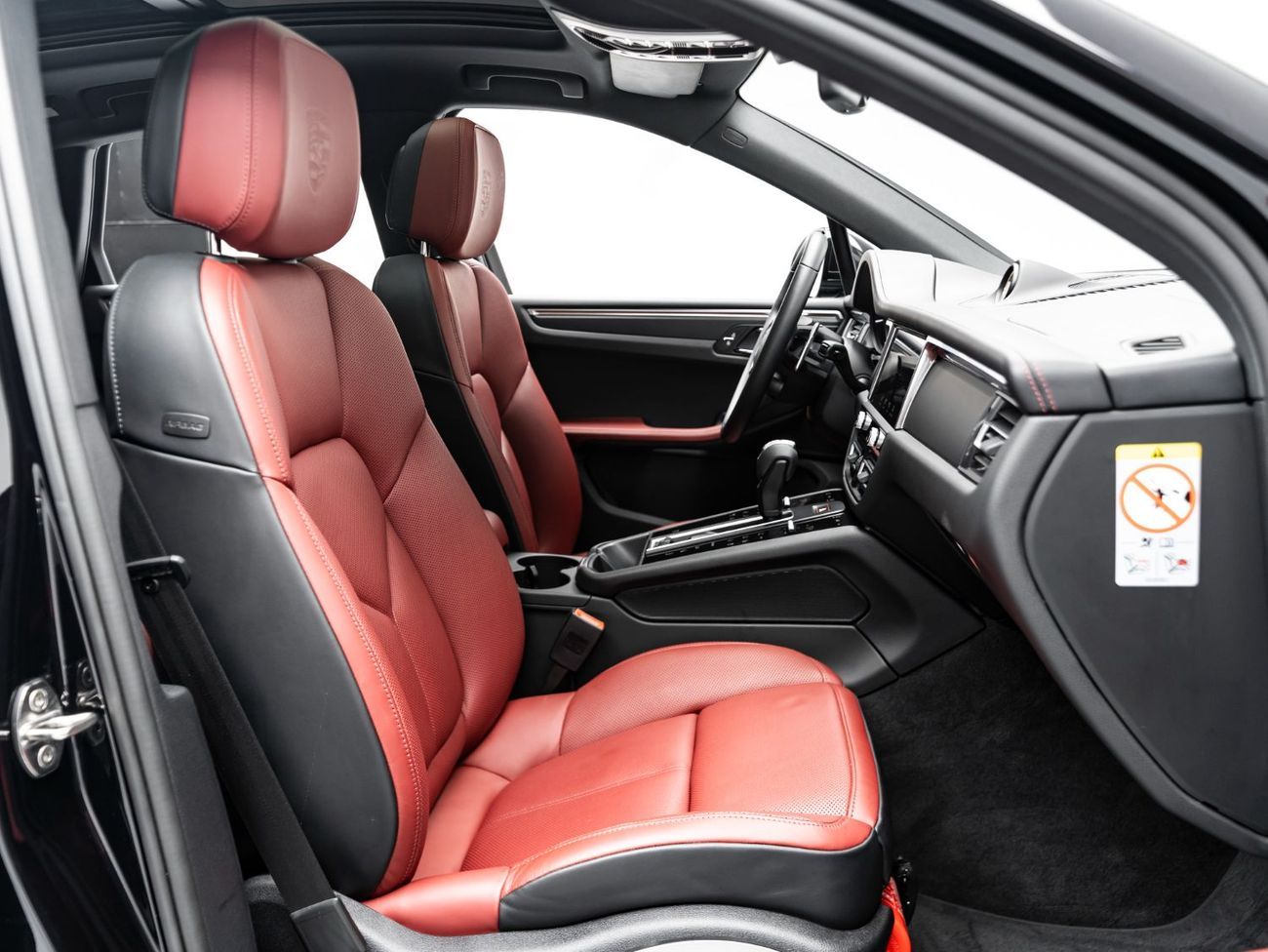 Porsche Macan Std 2.0L (252 HP) 2024 Porsche Macan, June 2026 Porsche Warranty, Full Service History, Low KMs, GCC