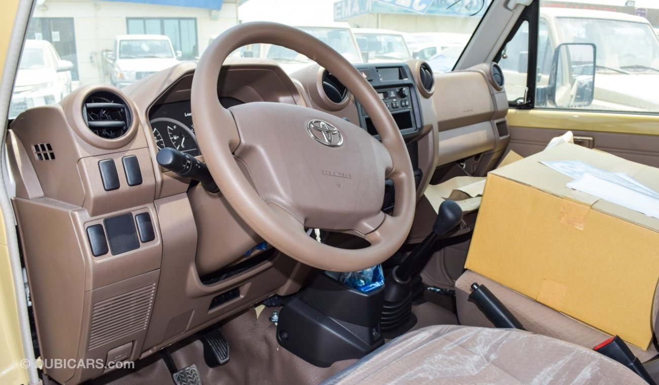Toyota Land Cruiser Pick Up V6,4.0ltr,Petrol,4/4,GCC Specs,Basic,with power window and center lock