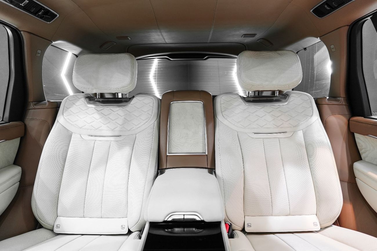 لاند روفر رينج روفر Vogue SV LWB, Executive Class Rear Seats, Al Tayer Warranty + Service!!