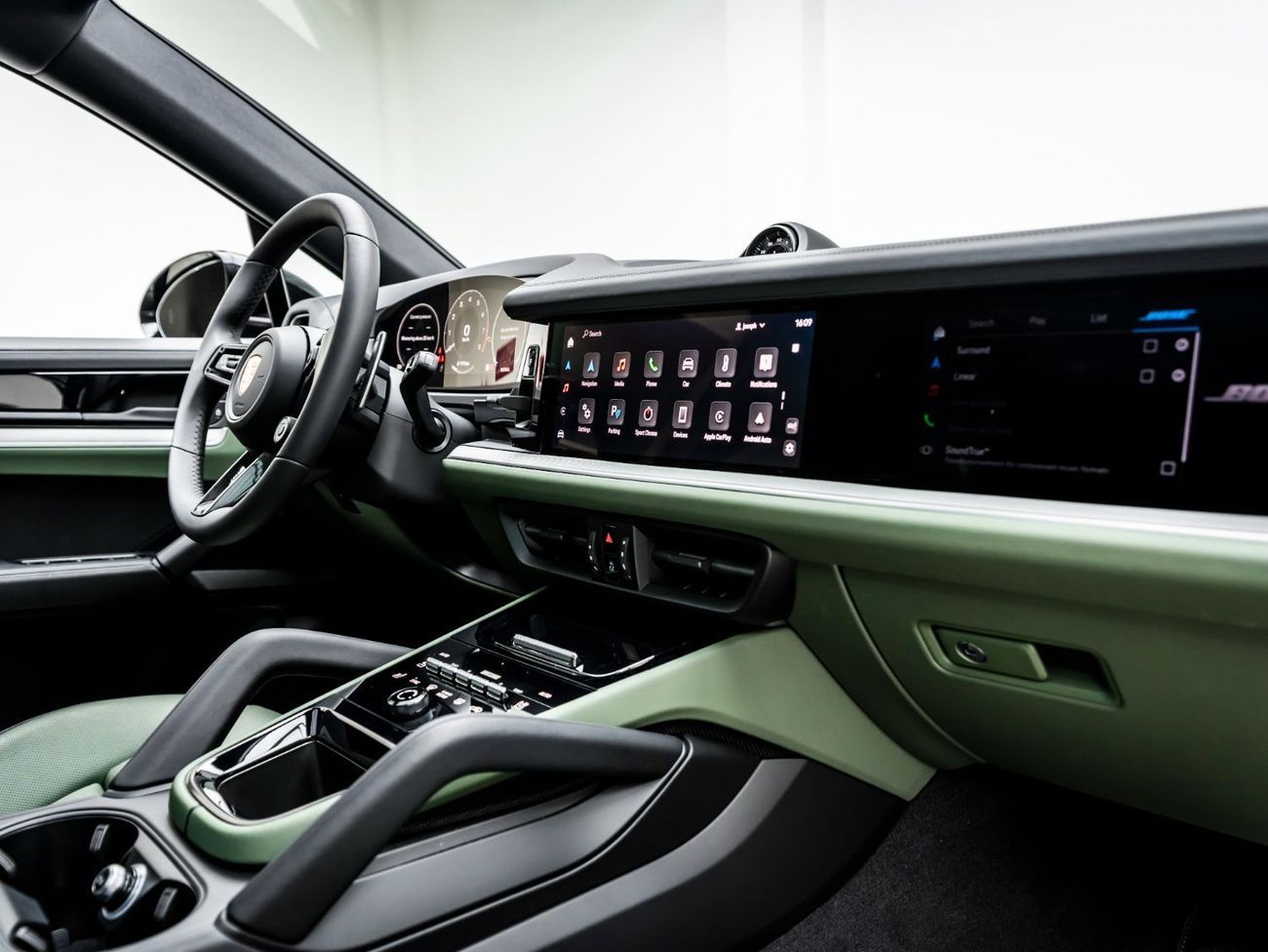 Porsche Cayenne Base Coupe 2025 Porsche Cayenne Coupe, March 2027 Porsche Warranty, Low KMs, GCC