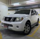 Nissan Pathfinder LE